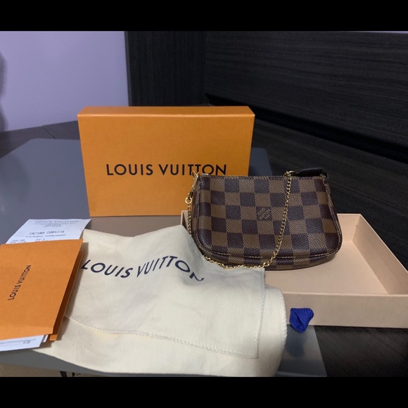 Louis Vuitton Handbags - Louis Vuitton Mini Pochette bag
